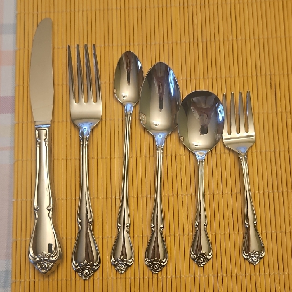 1881 Rogers Oneida Limited Classic Decorative Handle 6-Piece Silver Flatware Set